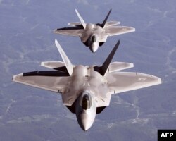 Літаки F/A-22A Raptor у повітрі