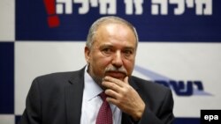 آویگدور لیبرمن، وزیر دفاع اسرائیل: کسانی که به عمد سوریه را به زرادخانه دیگری برای حزب الله مبدل می کنند، باید بیشتر فکر کنند.