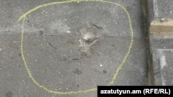 След от пули на стене гостиницы «Туфенкян», Ереван, 15 сентября 2017 г․  