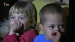 Переселенці у Харкові цієї зими гріються від котла на дровах (відео)