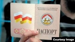 Алексею Санакоеву до сих пор не дали внятного ответа о происхождении гражданства третьей страны, хотя именно на этом основании ему отказали в регистрации