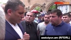 Հովիկ Աբովյանը (ձախից) Տավուշի մարզպետի պաշտոնում, 2017թ.