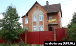 Блізкасьць ад Менску прыцягвае сюды дачнікаў, нерухомасьць даражэе і таму, што побач – Сілічы