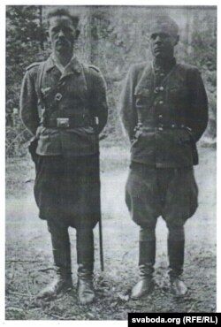 Дзенісенка Д.А. (справа) і ягоны ад’ютант Раман Эверт