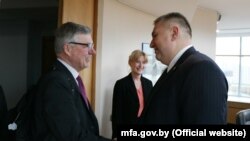  Сустрэча намесьніка міністра замежных спраў Беларусі Алега Краўчанкі з дэлегацыяй швэдзкай камісіі па пытаньнях абароны на чале з Б'ёрнам фон Сюдоў, былым сьпікерам парлямэнту і міністрам абароны Швэцыі. 20 сакавіка 2019 году