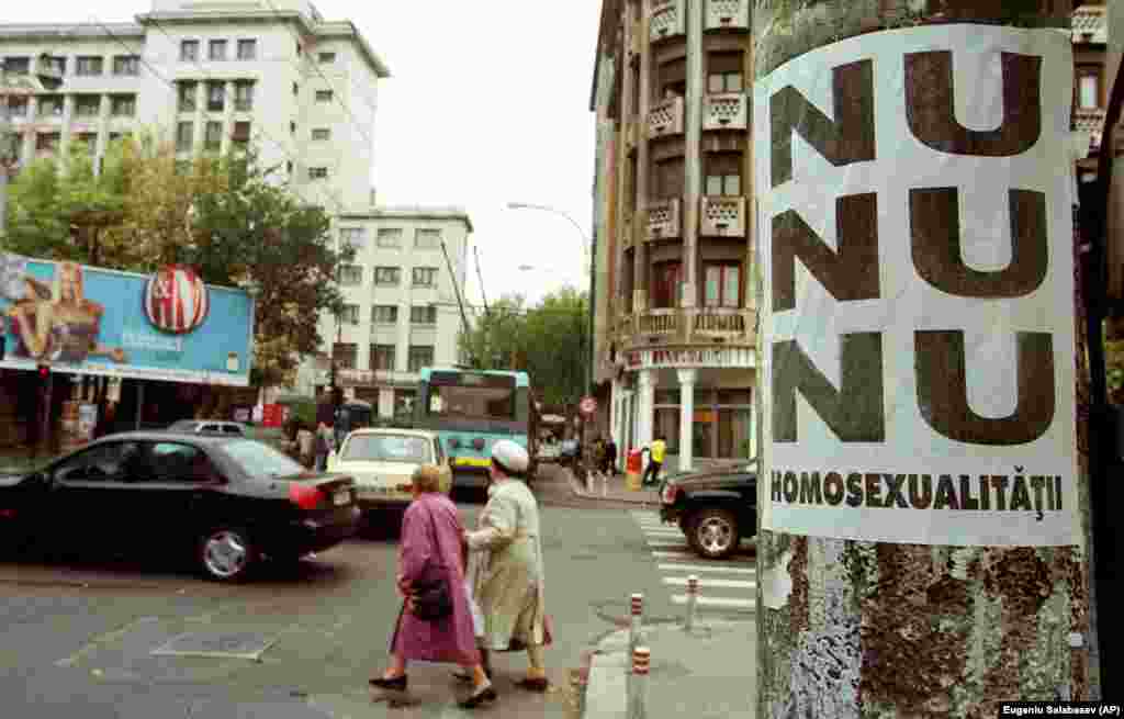 13 жовтня 2000 року в центрі столиці Румунії Бухаресту невідома організація розмістила сотні плакатів із написом &laquo;Ні, ні, ні гомосексуалізму&raquo;