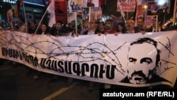 Акция протеста с требованием освободить арестованных членов «Учредительного парламента» в Ереване, 17 апреля 2015 г․
