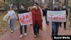 8-ноябрда Бишкекте “Баш мыйзам үчүн” деп аталган жүрүш өттү.  