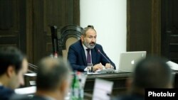 Премьер-министр Никол Пашинян проводит заседание правительства, Ереван, 18 июня 2018 г.