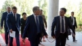 Экс-президент Алмазбек Атамбаев мурдагы кадрлары менен.