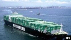 ایران می گوید که صادرات غیر نفتی از ۱۰.۵ ميليارد دلار در سال ۱۳۸۴ به ۱۶.۳ ميليارد دلار در سال ۱۳۸۵ رسیده است.