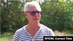 Федір Бартковський на місці поховань Великого терору