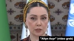 Oguljahan Atabaýewa resmi metbugatda has köp peýda bolup başlady. (arhiw)
