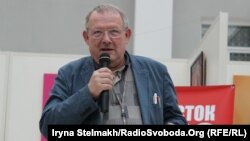 Адам Міхнік під час лекції у музеї Тараса Шевченка, 11 березня 2015 року 