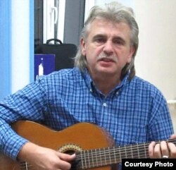 ЛІТАРАТУРНАЯ ІМПРЭЗА Ў ГАРОДНІ. Музыка і аўтар песень Алесь Камоцкі