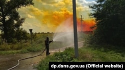 За даними поліції, 7 серпня на Дніпропетровщині з автоцистерни витекло чотири тонни азотної кислоти