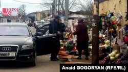 Проинспектировав город, новый градоначальник потребовал от администрации рынка убрать торговцев с городских улиц