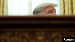 Сенатори та Верховний суддя США відповісти на питання, чи винен Дональд Трамп в зловживанні владою і в перешкоджанні роботи Конгресу