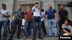 Протестующие на площади Свободы, 6 июля 2015 г.