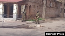 Озброєні особи, причетні до захоплення будівлі СБУ у Слов’янську