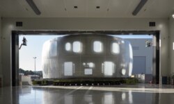 Елемент масивного кожуха з нержавіючої сталі для Міжнародного експериментального термоядерного реактора прибуває в пункт призначення на півдні Франції в серпні