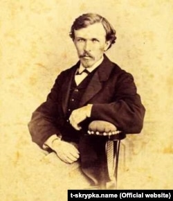Батько Лесі Українки Петро Косач (1 січня 1842, Мглин, Чернігівська губернія, Стародубщина (нині Брянська область Росії) – 15 (28) квітня 1909, Київ) – український юрист, громадський діяч, освітянин, дійсний статський радник, меценат, член «Старої громади»