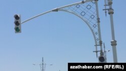 Köçe swetoforlary hem ak reňkli swetoforlara çalşyldy