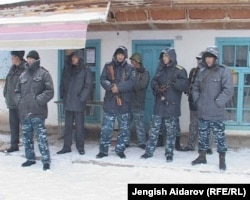 Андарак дале милициянын күчөтүлгөн көзөмөлүндө.