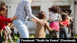 Пасхальне свято у ромському таборі. Київ. Facebook «Молодь за мир»