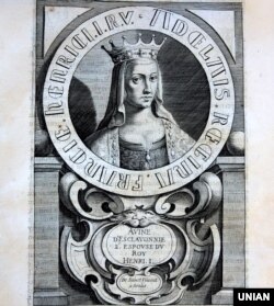 Французька гравюра із зображенням королеви Франції Анни Київської (дочка правителя періоду України-Русі, Київського князя Ярослава Мудрого) у книзі французького історика 17-го століття Франсуа Мезере «Історія Франції». Анна Ярославна була королевою Франції в період 1051–1060 років