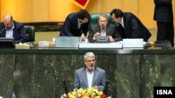 جعفر میلی منفرد، وزیر پیشنهادی علوم، تحقیقات و فناوری کار دشواری برای گرفتن رای اعتماد نمایندگان مجلس دارد. محافظه‌کاران او را به دست داشتن در ناآرامی‌های سال ۱۳۸۸ متهم می‌کنند.