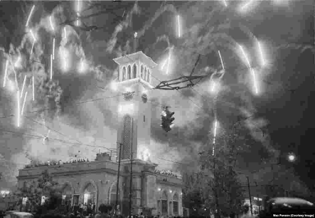 آتش‌بازی در تاشکند.زندگی پنسون ختم به خیر نشد.او در سال ۱۹۴۸، در اوج تصفیه‌های یهودی‌ستیزانه استالین، از پراودا وستوکا اخراج شد و مجوز عکاسی خود را از دست داد. با وخامت حالش و در بحبوحهٔ ضعیف شدن چشم‌انداز حرفه‌ایش، در سال ۱۹۵۹ درگذشت.