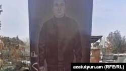 Մարտի 1-ին զոհված Հովհաննես Հովհաննիսյանի շիրմաքարը