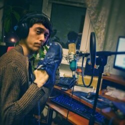 Ігор Анісімов у своїй домашній студії