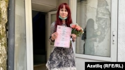 Елена Горбань Азат Мифтахов белән язылышудан соң. 23 июнь 2021 ел