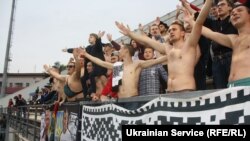 Фанати луганської «Зорі» під час матчу
