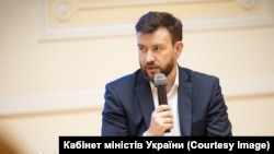 Денис Улютін