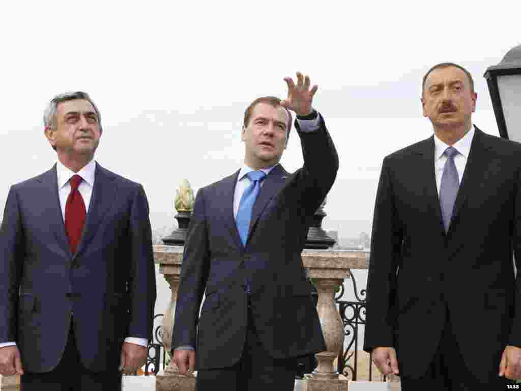 Россия -- Трехсторонняя встреча президентов России, Армении и  Азербайджана в Казани, 24 июня 2011 - Russia -- Trilateral meeting of Russian, Armenian and Azerbaijani presidents in Kazan, 24Jun2011