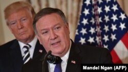 مایک پومپئو در کنار دونالد ترامپ؛ مه ۲۰۱۸