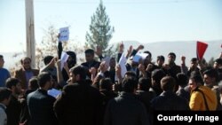 معترضان به سخنرانی آذر منصوری در یاسوج