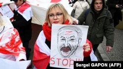 Представники білоруської діаспори у столиці Польщі під час масової акції проти виборів президента Білорусі, які опозиція називає нелегітимними і фальсифікованими. Варшава, 26 січня 2025 року 