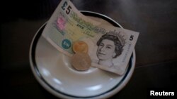 Купюра у 5 фунтів стерлінгів