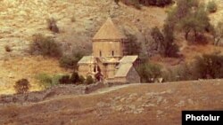 Церковь Сурб Хач на острове Ахтамар 