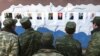 Абхазские солдаты знакомятся со списками кандидатов в президенты и вице-президенты