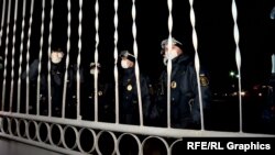 Національна гвардія в масках зустрічає евакуйованих з Китаю українців, Нові Санжари 