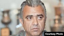 Туркиялик футбол агенти Лапортани "Зеромакс" хўжайинлари билан таништириб қўйгани учун ҳақ ололмагани учун жиғибийрон. 