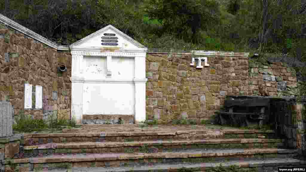 Özen yalısındaki bu eski çeşme 2004 senesi tamir etildi