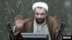 حمید رسایی در نطق اخیر خود در مجلس شورای اسلامی مهدی هاشمی را «آقازاده مفسدی» خواند که از «مصونیت آهنین» برخوردار است.