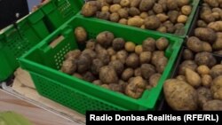 Картофель в донецком супермаркете. Сейчас цена превысила 40 грн за килограмм (120 рублей