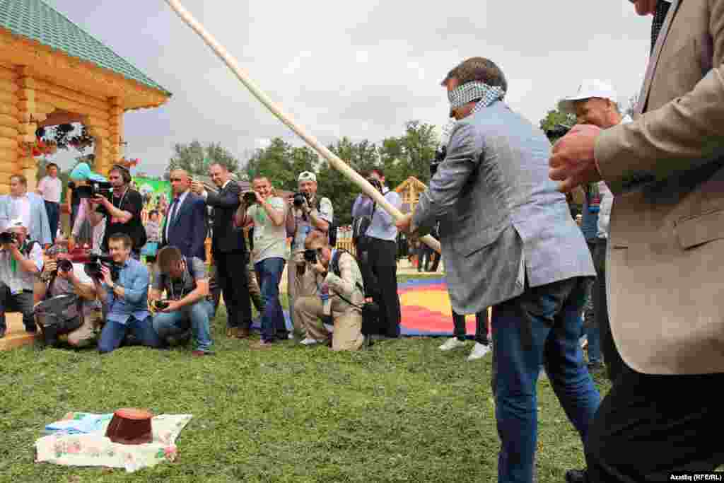  Русия элемтә министры Николай Никифоров чүлмәк вата